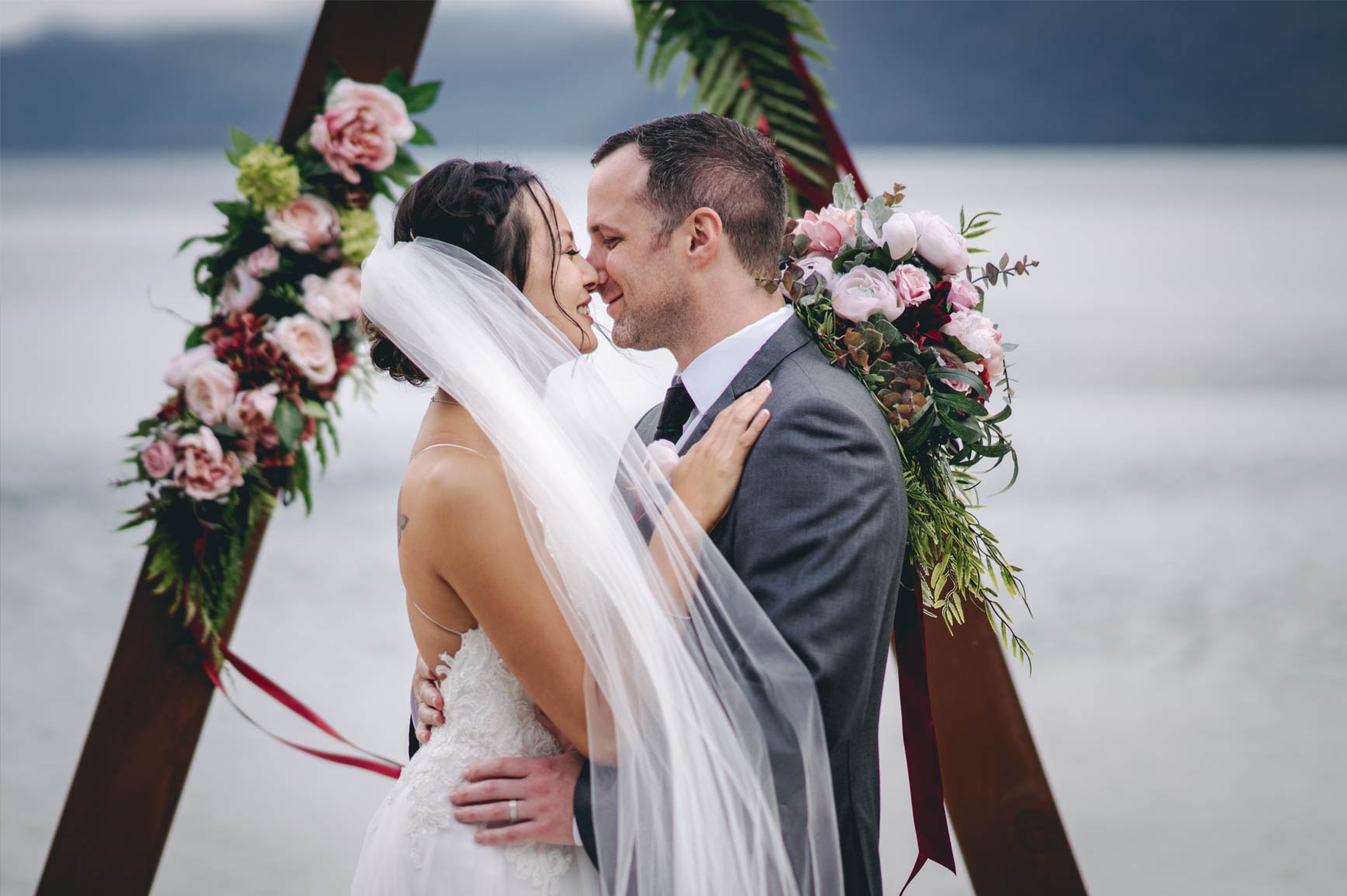 A beautiful Rotorua lake-side wedding